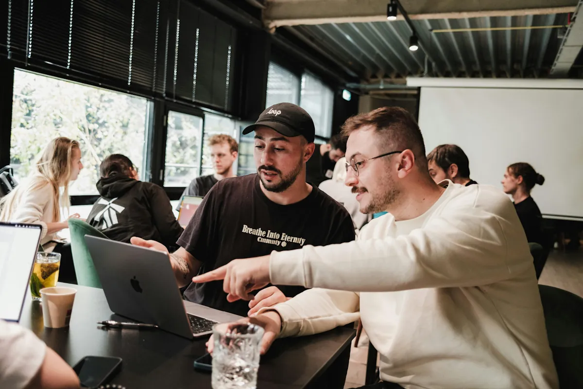 Forskare vid KTH som genomför kontrollerade cybersäkerhetstester och analyserar hur elbolag i Europa kan utsättas för digitala intrång.